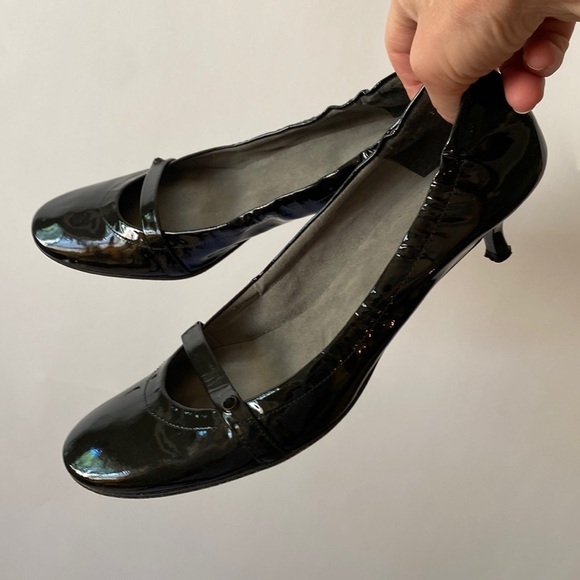 Stuart Weitzman Shoes - Stuart Weitzman Black Patent Leather Heels #269